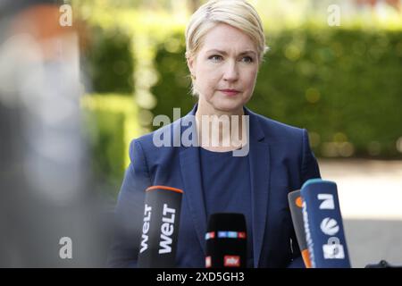 Manuela Schwesig Ministerpräsidentenkonferenz a Berlino, Schwerpunktthemen Sicherheit und Verteidigung, Migration, Bezahlkarte, Pflichtversicherung gegen Elementarschäden, AM 20.06.2024 a Berlino, Hessische Landesvertretung, Deutschland *** Manuela Schwesig Conferenza dei presidenti dei ministri a Berlino, focus su sicurezza e difesa, migrazione, carta di pagamento, assicurazione obbligatoria contro i rischi naturali, il 20 06 2024 a Berlino, rappresentanza dello Stato dell'Assia, Germania Foto Stock