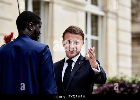 Parigi, Francia. 14 agosto 2021. Antonin Burat/le Pictorium - visita del presidente senegalese Bassirou Diomaye Faye a Parigi - 14/08/2021 - Francia/Parigi - il presidente francese Emmanuel Macron e il presidente senegalese Bassirou Diomaye Faye durante un incontro al Palazzo Elysee il 20 giugno 2024, per un pranzo di lavoro. Crediti: LE PICTORIUM/Alamy Live News Foto Stock