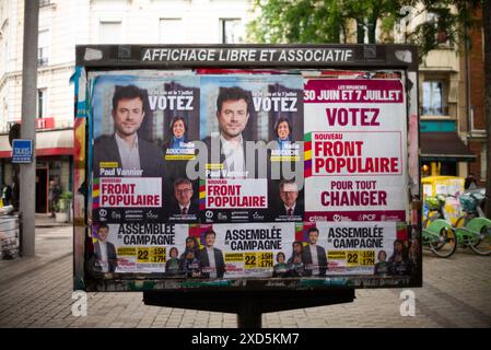 Parigi, Francia. 20 giugno 2024. Manifesti e volantini per le elezioni legislative a Parigi, in Francia, il 20 giugno 2024. Foto di Pierrick Villette/ABACAPRESS. COM credito: Abaca Press/Alamy Live News Foto Stock