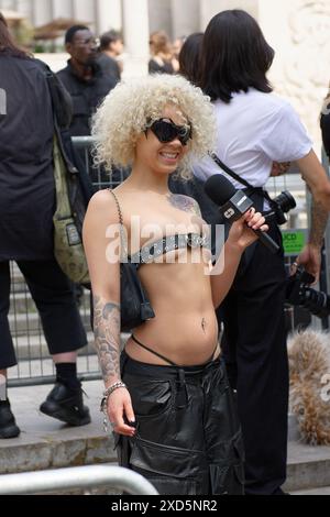 Maluma le rappeur colombien, Bloody Osiris le styliste faisaient parti des nombreux invités du show Rick Owens au palais de tokyo Foto Stock