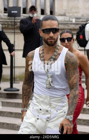 Maluma le rappeur colombien, Bloody Osiris le styliste faisaient parti des nombreux invités du show Rick Owens au palais de tokyo Foto Stock