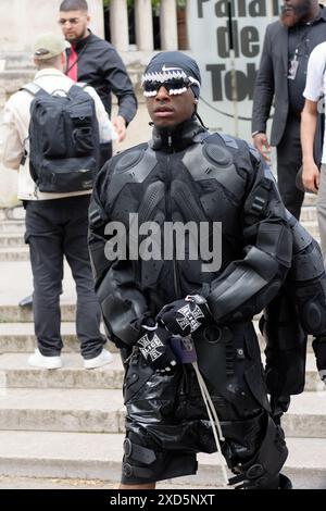Maluma le rappeur colombien, Bloody Osiris le styliste faisaient parti des nombreux invités du show Rick Owens au palais de tokyo Foto Stock