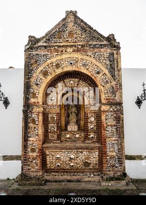 Interno della cattedrale di Faro, cattedrale se a Faro, Algarve in Portogallo. Con pareti finemente decorate con piastrelle azulejos. Foto Stock