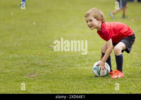 Kinder auf dem Fussballplatz, Bonn, 19.06.2024. Bonn Deutschland *** bambini sul campo di calcio, Bonn, 19 06 2024 Bonn Germania Copyright: XUtexGrabo Foto Stock