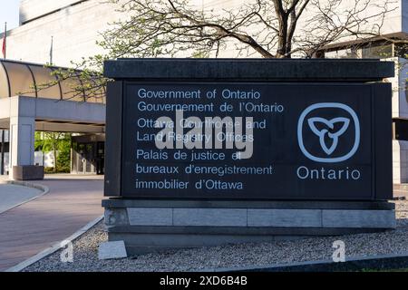 Ottawa, Canada - 16 maggio 2024: Government of Ontario, Ottawa Courthouse and Land Registry Offices Foto Stock