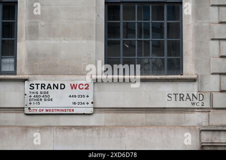 Strand, segnale stradale, Londra, Regno Unito. 16 giugno 2024 Foto Stock