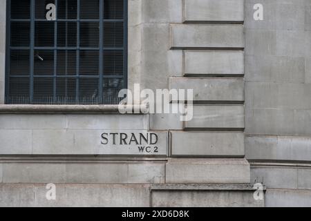 Strand, segnale stradale, Londra, Regno Unito. 16 giugno 2024 Foto Stock