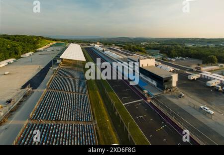 Il circuito automobilistico di Hungaroring è il più grande circuito automobilistico ungherese per gli sport motoristici. C'è nella città di Mogyorod vicino a Budapest. Foto Stock