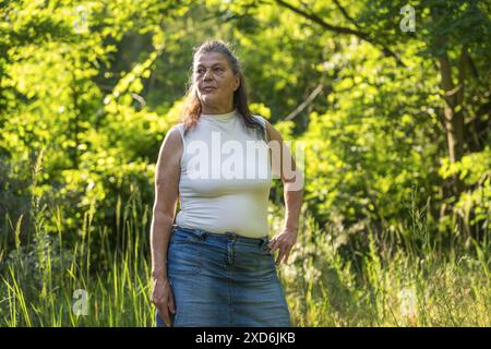 Ritratto di una bella donna anziana Foto Stock