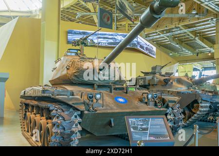 Royal Tank Museum, Amman, Giordania - 4 maggio 2024: Carro armato americano M41 Walker Bulldog dell'epoca della guerra del Vietnam esposto al Royal Tank Museum di Giordania Foto Stock