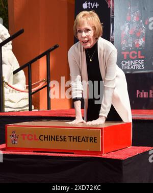 Hollywood, Stati Uniti. 20 giugno 2024. Carol Burnett arriva alla cerimonia Carol Burnett Hand & Footprint tenutasi al TCL Chinese Theatre di Hollywood, CALIFORNIA, il 20 giugno 2024. © Janet Gough/AFF-USA. Credito COM: AFF/Alamy Live News Foto Stock