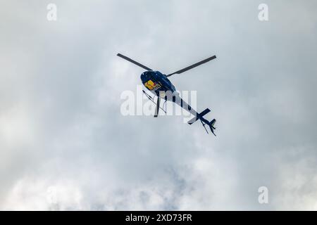 Baltimore, MD - 6-16-2024: Elicottero SkyTeam 11 Helicopter News di WBAL-TV 11 Foto Stock