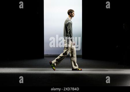 Parigi, Francia 20/06/2024, Parigi, Frankreich. 20 giugno 2024. BLUEMARBLE Runway Primavera/Estate 2025 durante la Paris Fashion Week Menswear il 2024 giugno - Parigi, Francia 20/06/2024 credito: dpa/Alamy Live News Foto Stock