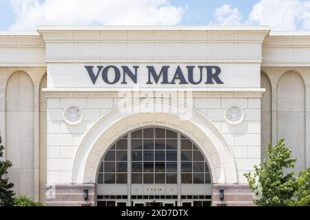 Von Maur, fondata nel 1872, è una catena di grandi magazzini americana con 36 sedi negli Stati Uniti. Foto Stock