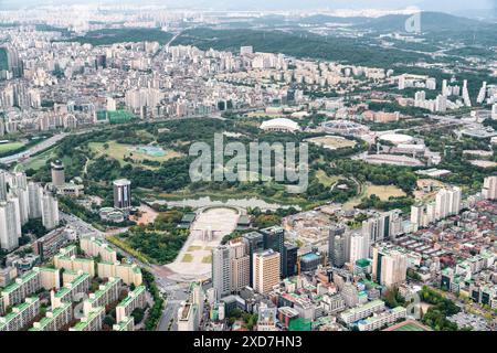 Seoul, Corea del Sud - 13 ottobre 2017: Fantastica vista aerea del Parco Olimpico di Seoul. Seoul è una popolare destinazione turistica dell'Asia. Foto Stock