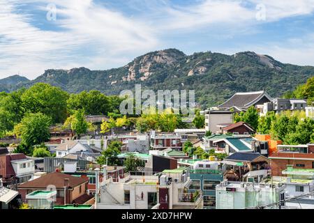 Seoul, Corea del Sud - 15 ottobre 2017: Paesaggio urbano autunnale a Seoul, Corea del Sud. Seoul è una popolare destinazione turistica dell'Asia. Foto Stock