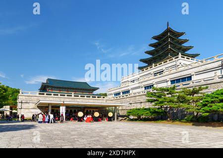 Seoul, Corea del Sud - 15 ottobre 2017: Il Museo Nazionale del Folklore di Corea a Seul. Splendido edificio di tradizionale architettura coreana. Foto Stock