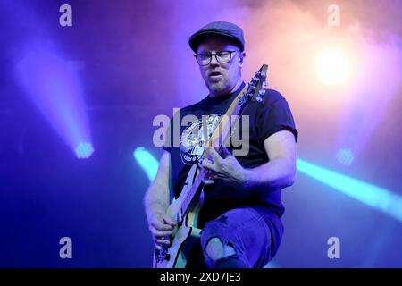 Newport, Regno Unito. 20 giugno 2024. Il chitarrista Sam Wilcox si esibisce con la RPJ Band dal vivo sul palco dell'Isle of Wight Festival. Credito: SOPA Images Limited/Alamy Live News Foto Stock