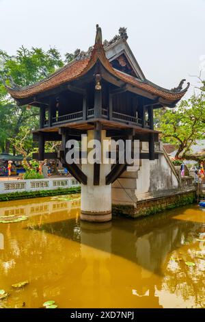 Hanoi, Vietnam - 19 aprile 2019: Splendida vista della Pagoda One Pillar. Lo storico tempio buddista è una popolare destinazione turistica dell'Asia. Foto Stock