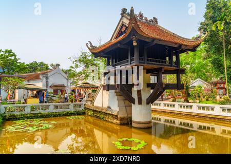 Hanoi, Vietnam - 19 aprile 2019: Splendida vista della Pagoda One Pillar. Lo storico tempio buddista è una popolare destinazione turistica dell'Asia. Foto Stock