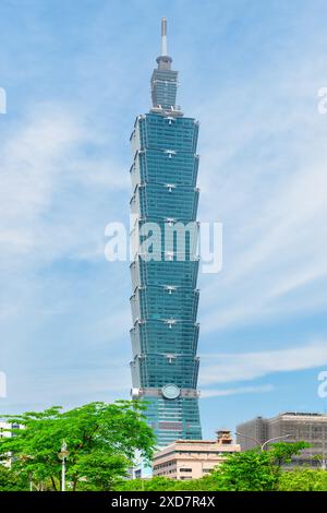 Taipei, Taiwan - 23 aprile 2019: Splendida vista di Taipei 101 (Taipei World Financial Center) nel centro cittadino. Foto Stock