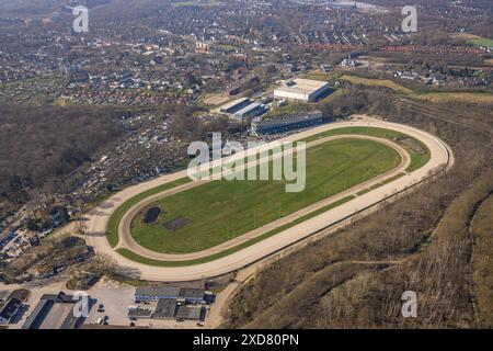 Vista aerea, pista per trotto Gelsentrab e Gelsentrödel, mercato delle pulci sulla pista per trotting, Feldmark, Gelsenkirchen, zona della Ruhr, Renania settentrionale Foto Stock