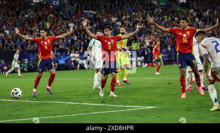 Gelsenkirchen. 20 giugno 2024. I giocatori spagnoli reagiscono durante la partita UEFA Euro 2024 di gruppo B tra Spagna e Italia a Gelsenkirchen, Germania, il 20 giugno 2024. Crediti: Pan Yulong/Xinhua/Alamy Live News Foto Stock