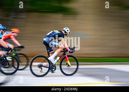 Ciclisti impressionisti e sfocati in una gara Foto Stock