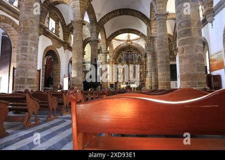 Cadice, Andalusia, Spagna - 23 ottobre 2023: Dettagli architettonici della Parrocchia di Santa Cruz nella città vecchia di Cadice Foto Stock