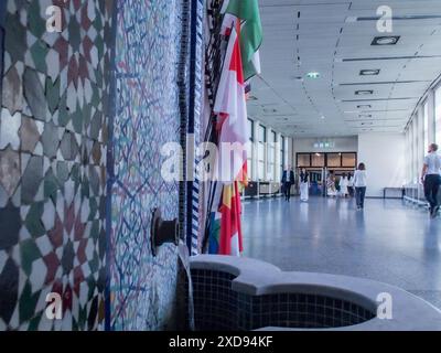 Vienna, Austria, Austria. 19 giugno 2024. Una fontana perpetua, un regalo dall'Iran all'interno delle sale della vittima delle Nazioni Unite di Vienna. (Credit Image: © Bianca Otero/ZUMA Press Wire) SOLO PER USO EDITORIALE! Non per USO commerciale! Foto Stock