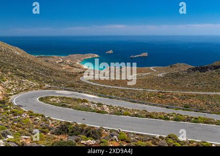 Vista panoramica dell'area di Xerokampos sul Mar Egeo, dalla strada sui monti Sitia, Sitia Geopark, Creta orientale, Grecia Foto Stock