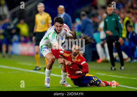 Gelsenkirchen, Germania. 20 giugno 2024. Marc Cucurella di Spagna e Andrea Cambiaso di Italia durante la partita di UEFA Euro 2024 tra Spagna e Italia, gruppo B, data 2, giocata allo stadio Veltins-Arena il 20 giugno 2024 a Gelsenkirchen, Germania. (Foto di Sergio Ruiz/PRESSINPHOTO) credito: PRESSINPHOTO SPORTS AGENCY/Alamy Live News Foto Stock