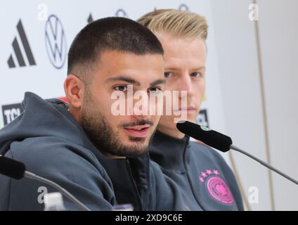 Herzogenaurach, Germania. 21 giugno 2024. Calcio: Campionato europeo, nazionale, conferenza stampa, Deniz Undav (l) tedesco e Chris Führich parlano a una conferenza stampa. Credito: Christian Charisius/dpa/Alamy Live News Foto Stock