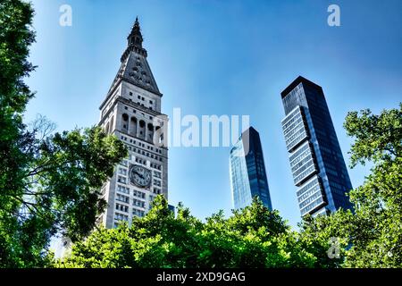 Condomini di lusso ed edifici signorili per uffici circondano Madison Square, Park, 2024, New York City, Stati Uniti Foto Stock