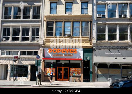 Ristorante Popeyes sulla 23esima strada di fronte al Madison Square Park, 2024, NYC, USA Foto Stock
