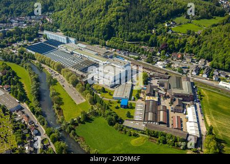 Vista aerea, stabilimento del gruppo Bilstein sul fiume Lenne, zona industriale di Färberstraße, Hohenlimburg, Hagen, zona della Ruhr, Renania settentrionale-Vestfalia, Germania, Foto Stock