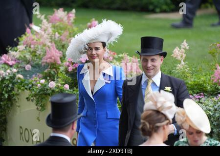 Lady Frederick Windsor (a sinistra) e Lord Frederick Windsor durante il quarto giorno di Royal Ascot presso l'ippodromo di Ascot, Berkshire. Data foto: Venerdì 21 giugno 2024. Guarda la storia DI PA RACING Ascot. Il credito fotografico dovrebbe essere: Yui Mok/PA Wire. RESTRIZIONI: Utilizzo soggetto a restrizioni. Solo per uso editoriale, nessun uso commerciale senza il previo consenso del titolare dei diritti. Foto Stock