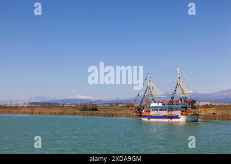 Barca per escursioni, barca turistica a Manavgat, Turchia Foto Stock