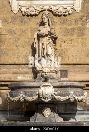 Fontana che rappresenta la stagione invernale a quattro Canti, Palermo, Sicilia, Italia Foto Stock