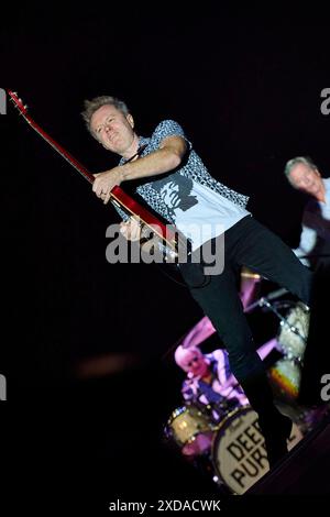 Simon McBride von Deep Purple live auf dem Summerside Festival 2024 beim Flugplatz. Grenchen, 20.06.2024 *** Simon McBride dal Deep Purple live al Summerside Festival 2024 all'aeroporto di Grenchen, 20 06 2024 foto:XP.xFrauchigerx/xFuturexImagex Purple 4609 Foto Stock