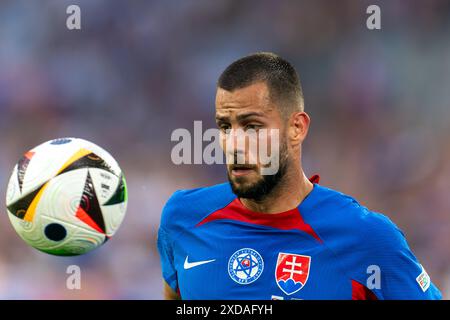 DUSSELDORF, GERMANIA - 21 GIUGNO: David Hancko della Slovacchia in azione durante la partita del gruppo e - UEFA EURO 2024 tra Slovacchia e Ucraina al Merkur Spiel-Arena il 21 giugno 2024 a Dusseldorf, Germania. (Foto di Joris Verwijst/BSR Agency) Foto Stock