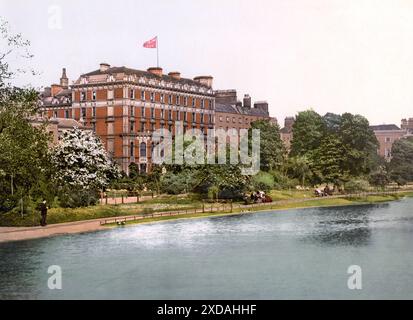 Shelbourne Hotel, Dublin, Irland, Historisch, digital restaurierte Reproduktion von einer Vorlage aus dem 19. Jahrhundert, data record non dichiarata Foto Stock