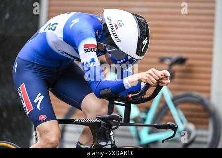 Binche, Belgio. 20 giugno 2024. Il belga Julie Van de Velde, nella foto in azione durante la cronometro individuale d'élite femminile dei Campionati belgi di ciclismo, 38 km, a Binche, giovedì 20 giugno 2024. BELGA PHOTO TOM GOYVAERTS credito: Belga News Agency/Alamy Live News Foto Stock