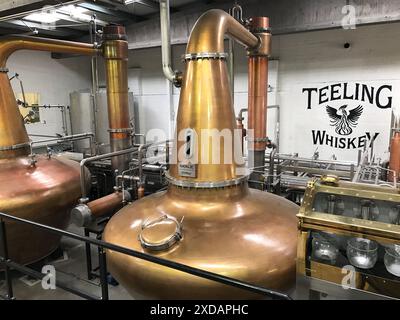 Copper Stills alla distilleria di whisky Teeling. Foto Stock
