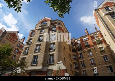 Edifici colorati a Parigi in Francia Foto Stock