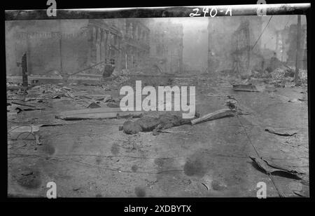 Cadavere carbonizzato di una vittima del terremoto e dell'incendio di San Francisco del 1906. Collezione fotografica Genthe. Foto Stock