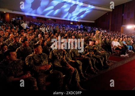 KIEV, UCRAINA - 21 GIUGNO 2024 - la cerimonia di laurea dei luogotenenti è in corso presso l'Istituto militare dell'Università Nazionale Taras Shevchenko di Kiev, Kiev, capitale dell'Ucraina. Foto Stock