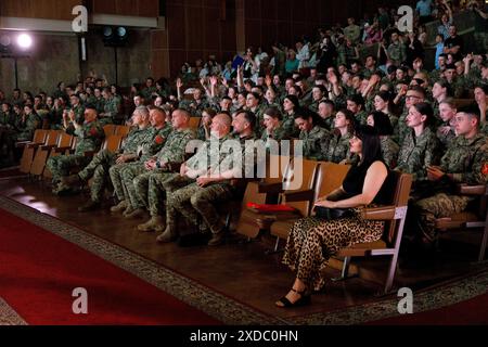 KIEV, UCRAINA - 21 GIUGNO 2024 - la cerimonia di laurea dei luogotenenti è in corso presso l'Istituto militare dell'Università Nazionale Taras Shevchenko di Kiev, Kiev, capitale dell'Ucraina. Foto Stock