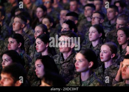 KIEV, UCRAINA - 21 GIUGNO 2024 - la cerimonia di laurea dei luogotenenti è in corso presso l'Istituto militare dell'Università Nazionale Taras Shevchenko di Kiev, Kiev, capitale dell'Ucraina. Foto Stock