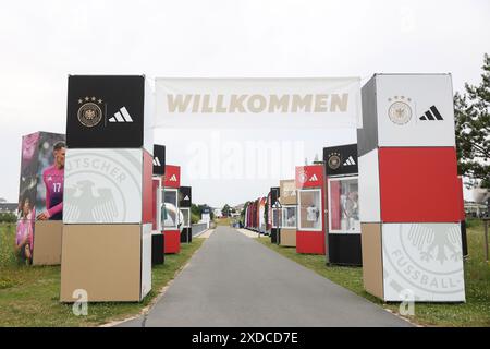 Herzogenaurach, Germania. 21 giugno 2024. Fussball UEFA EURO 2024 Training Deutschland am 21.06.2024 auf dem adidas-Campus a Herzogenaurach Eingang des Mediencenters foto: Revierfoto credito: ddp media GmbH/Alamy Live News Foto Stock